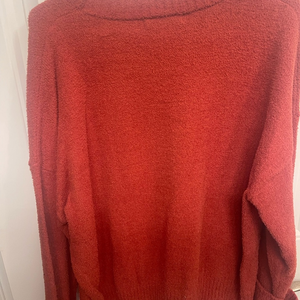 COZY WARM SWEATER. Rust color. Cuffed!! Size L!! LIKE NEW!!! - Picture 5 of 7